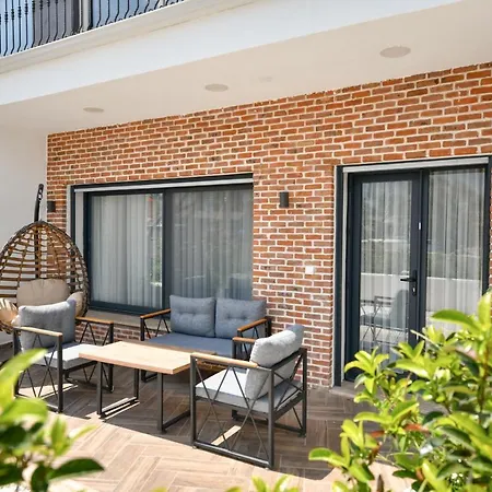 Red Moon Apartahotel 4*