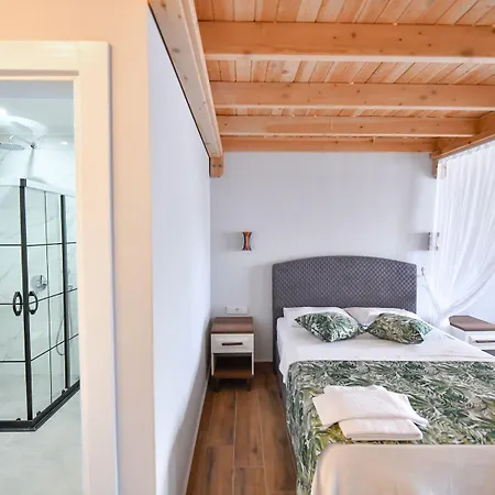 Red Moon Lägenhetshotell Fethiye